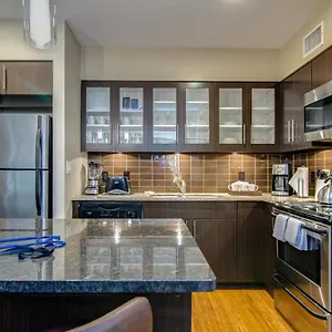 Abode 3 Bedroom Walk To Beale Autozone Park Restaurants , Memphis USA